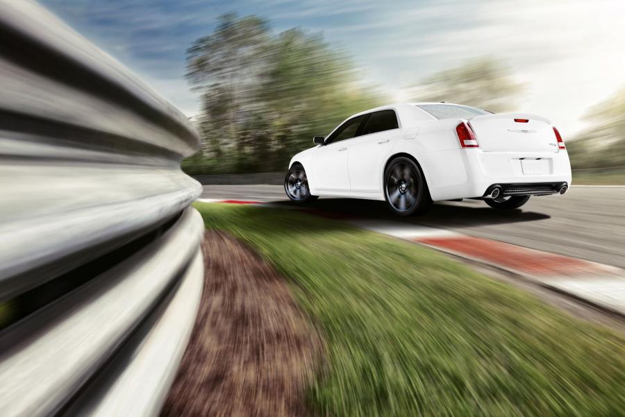  Chrysler 300C SRT8 2012 года  (фото 67 из 100)